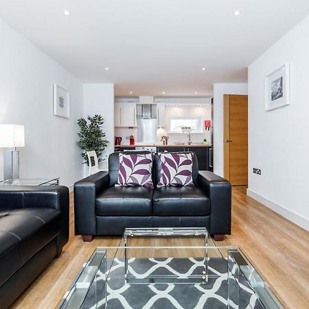 Roomspace Serviced Apartments - Abbot'S Yard Guildford Zewnętrze zdjęcie