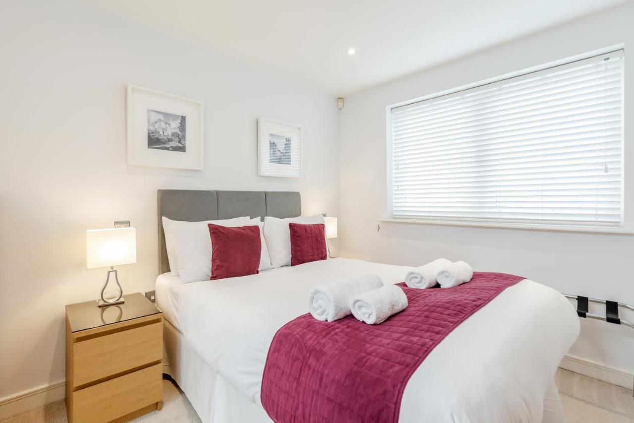 Roomspace Serviced Apartments - Abbot'S Yard Guildford Zewnętrze zdjęcie