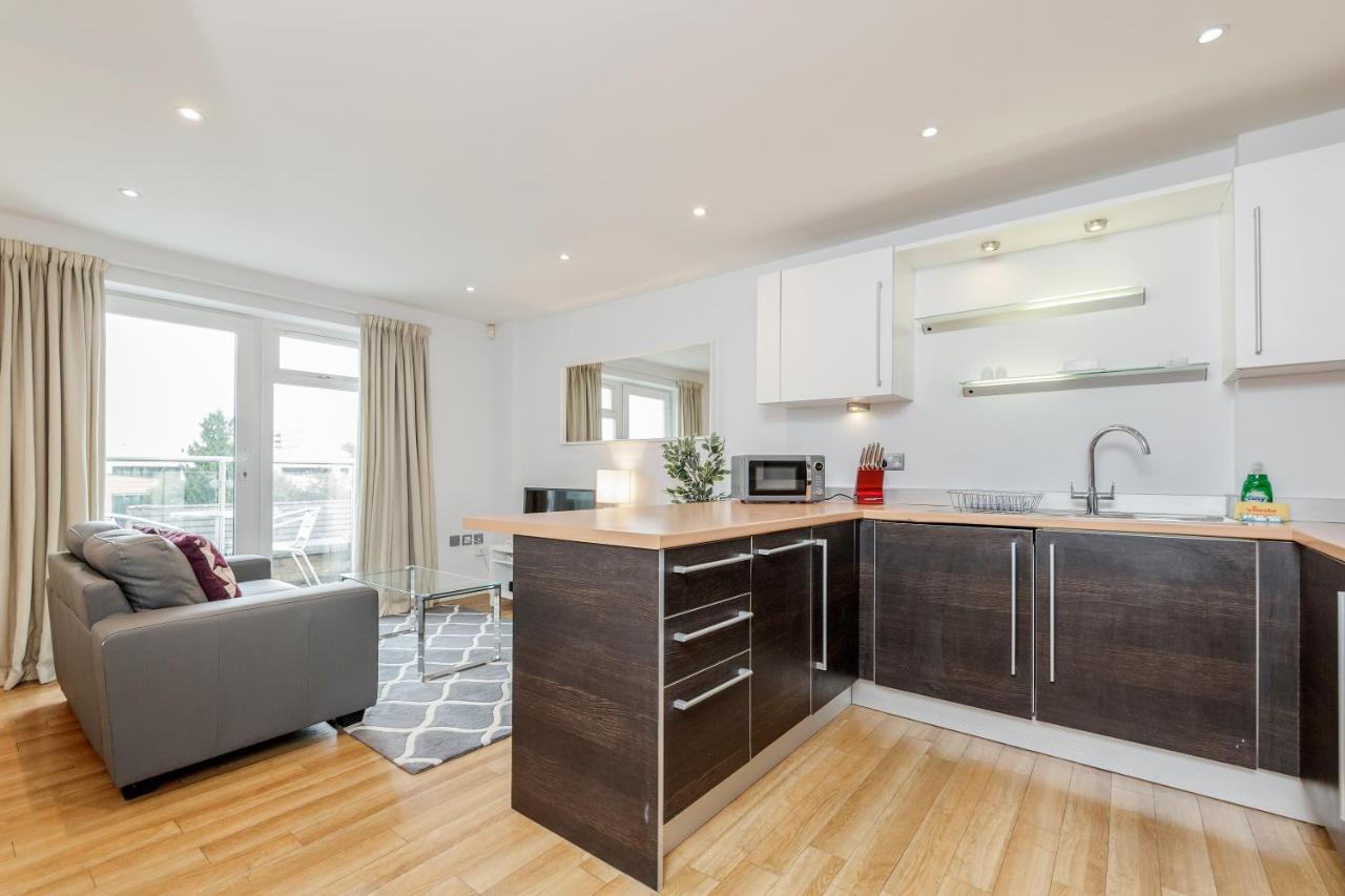 Roomspace Serviced Apartments - Abbot'S Yard Guildford Zewnętrze zdjęcie