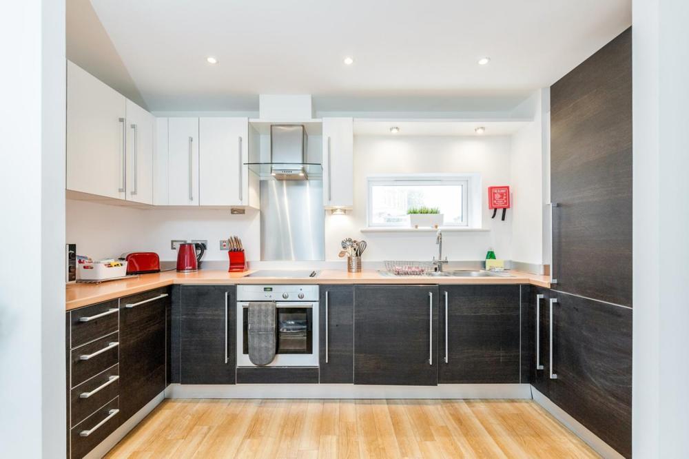 Roomspace Serviced Apartments - Abbot'S Yard Guildford Zewnętrze zdjęcie